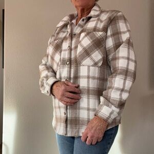 Heavy blouse with breast pockets